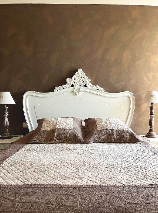 Chambre marron tête de lit