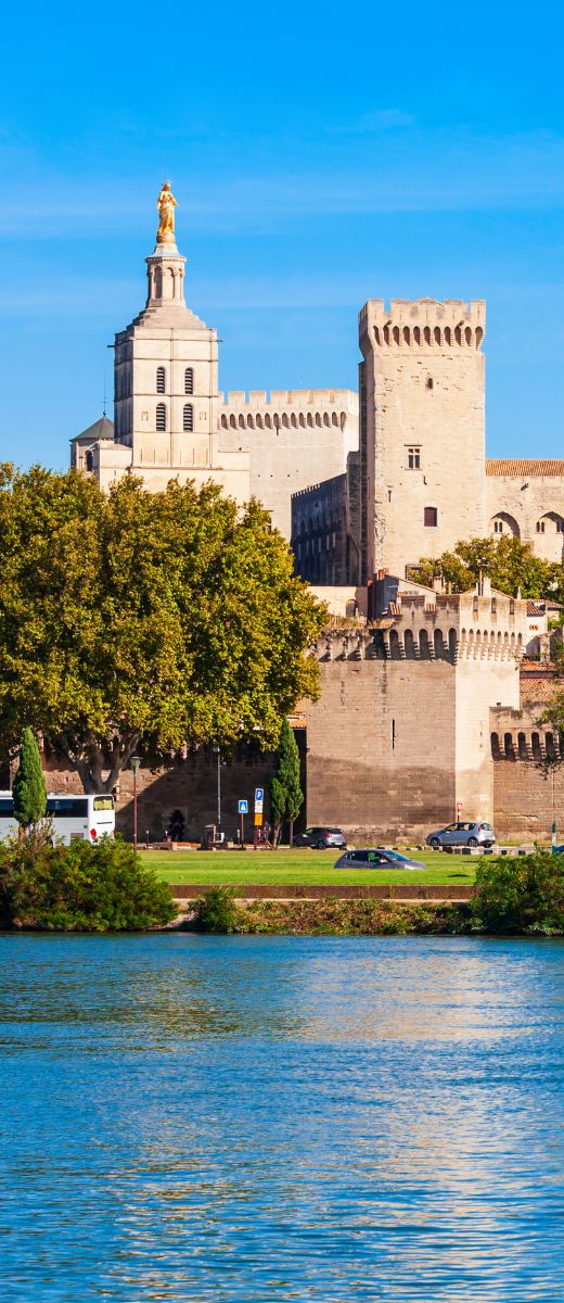 Article festival Avignon long, vue de la ville