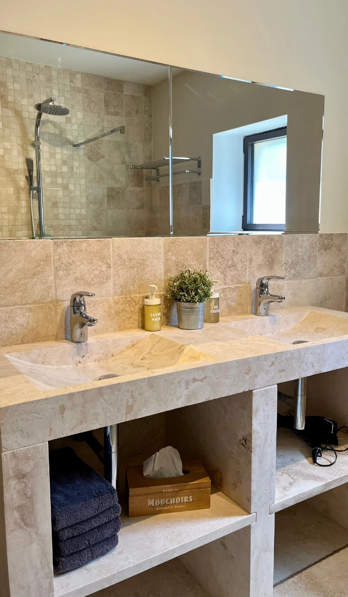 Double vasque, de la salle de bain du mas